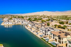 Exterior - Luxury Lake Front Home~ Terra Lago~ Pool ~ Games ~ Coachella (Indio)