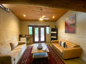 Mountain Ash Suite - Karma Kinglake | Living area