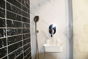 Combined shower/tub