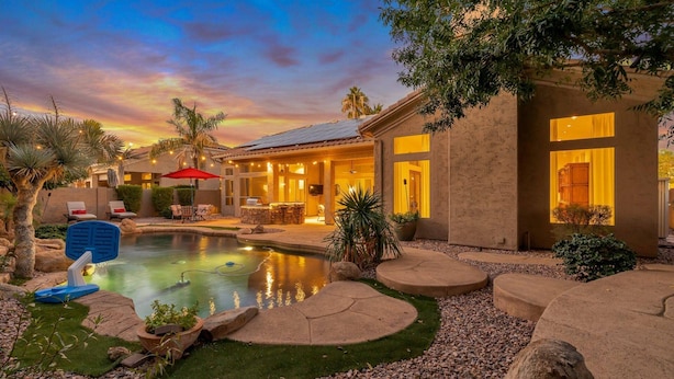 A modern house with a swimming pool, patio furniture, and a well-maintained garden. - Scottsdale Vacation Rental w/ Heated Saltwater Pool, Near Kierland, Golf & Spring Training (Scottsdale)