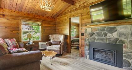 Cozy Log Cabin with Hot Tub