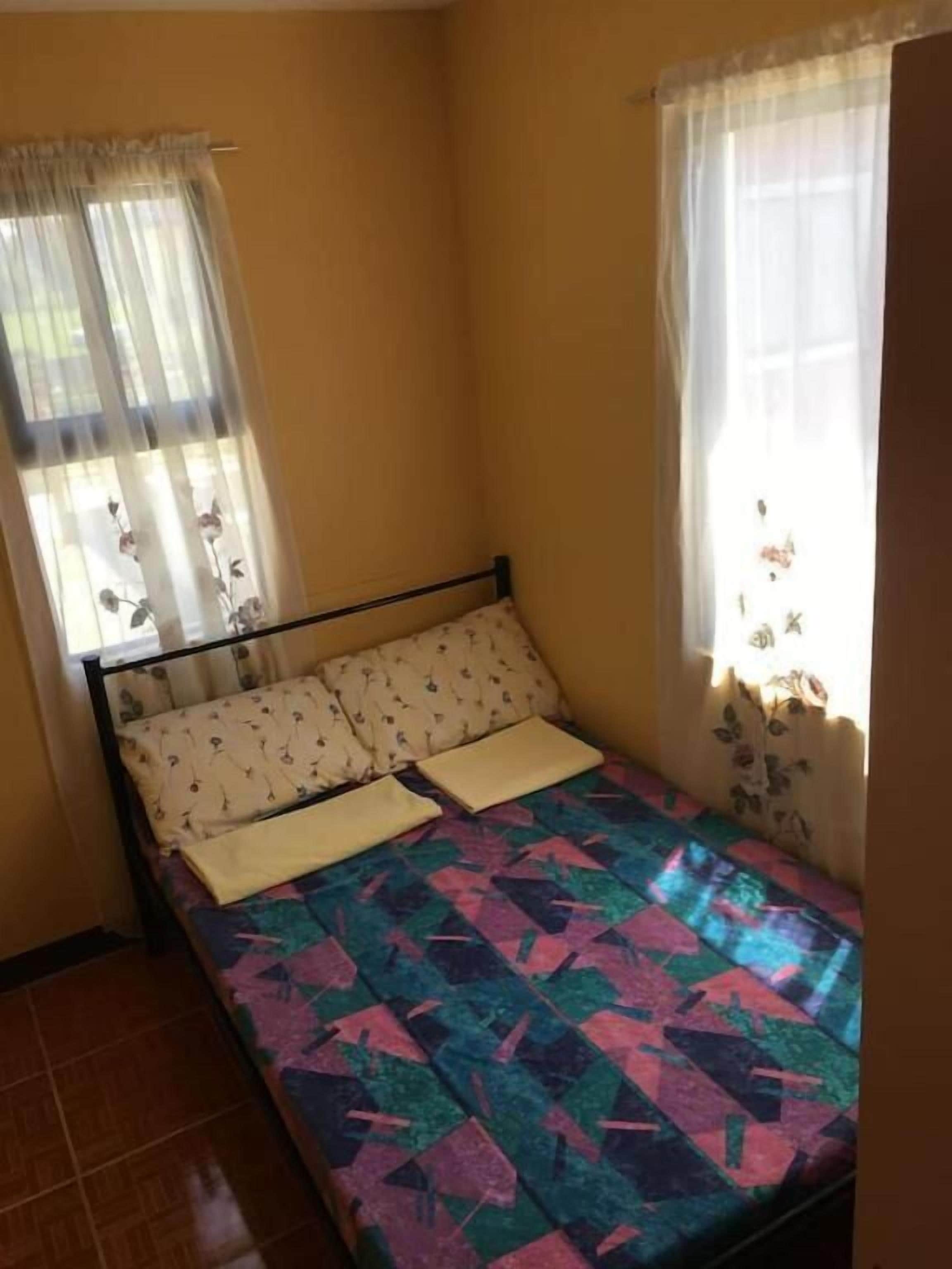 3 bedrooms, desk, laptop workspace, iron/ironing board