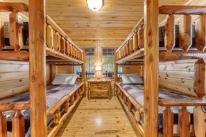 3 bedrooms, iron/ironing board, WiFi