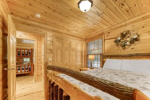 3 soverom, strykejern/-brett, wi-fi (inkludert) og sengetøy