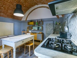 Fridge, oven, dishwasher, toaster