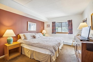 Condo, 1 King Bed with Sofa bed (Pinnacle F14) - Pinnacle F14 (Killington)