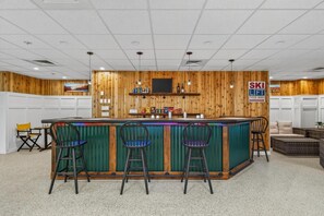 Condo, 1 King Bed with Sofa bed (Pinnacle E05) | Bar (on property) - Pinnacle E05 (Killington)