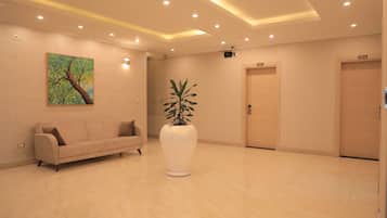 Caja de seguridad en la habitación y escritorio