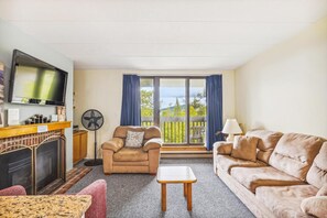 Condo, 1 King Bed with Sofa bed (Pinnacle F11) | Living area - Pinnacle F11 (Killington)