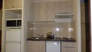 Frigorífic, microones, forn i placa de cuina