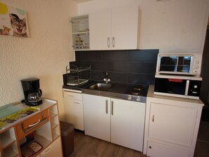 Fridge, microwave, coffee/tea maker, toaster