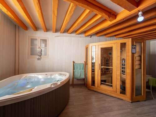 Charming Country Retreat: Jacuzzi, Sauna, Fireplace - Near Paris