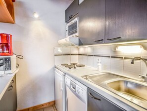 Fridge, microwave, dishwasher