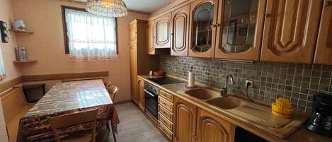 Réfrigérateur, lave-vaisselle, grille-pain