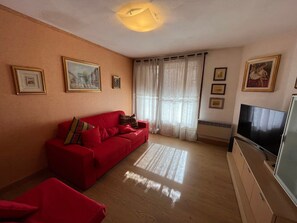 TV - Cozy 6-Person Apartment in Val Cenis Lanslebourg, Close to Ski Lifts and Shops (Val-Cenis)