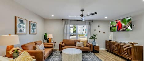 Smart TV, fireplace