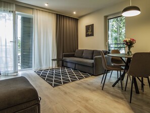 Estudi en suite Deluxe | Decoració individual, mobiliari individual i wifi gratuïta 