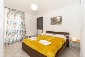 1 chambre, fer et planche Ă repasser, Wi-Fi, draps fournis