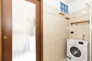Interior - GuestHost - New! Coloured Flowers Apartment x4 (Torino)