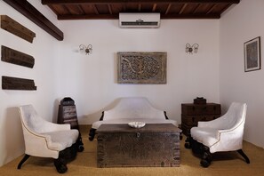 42-inch LED TV with satellite channels, TV - BluSalzz Villa - Muhamma, Alleppey - Kerala (Cherthala)