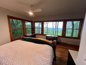 3 bedrooms, travel cot, free WiFi, bed sheets