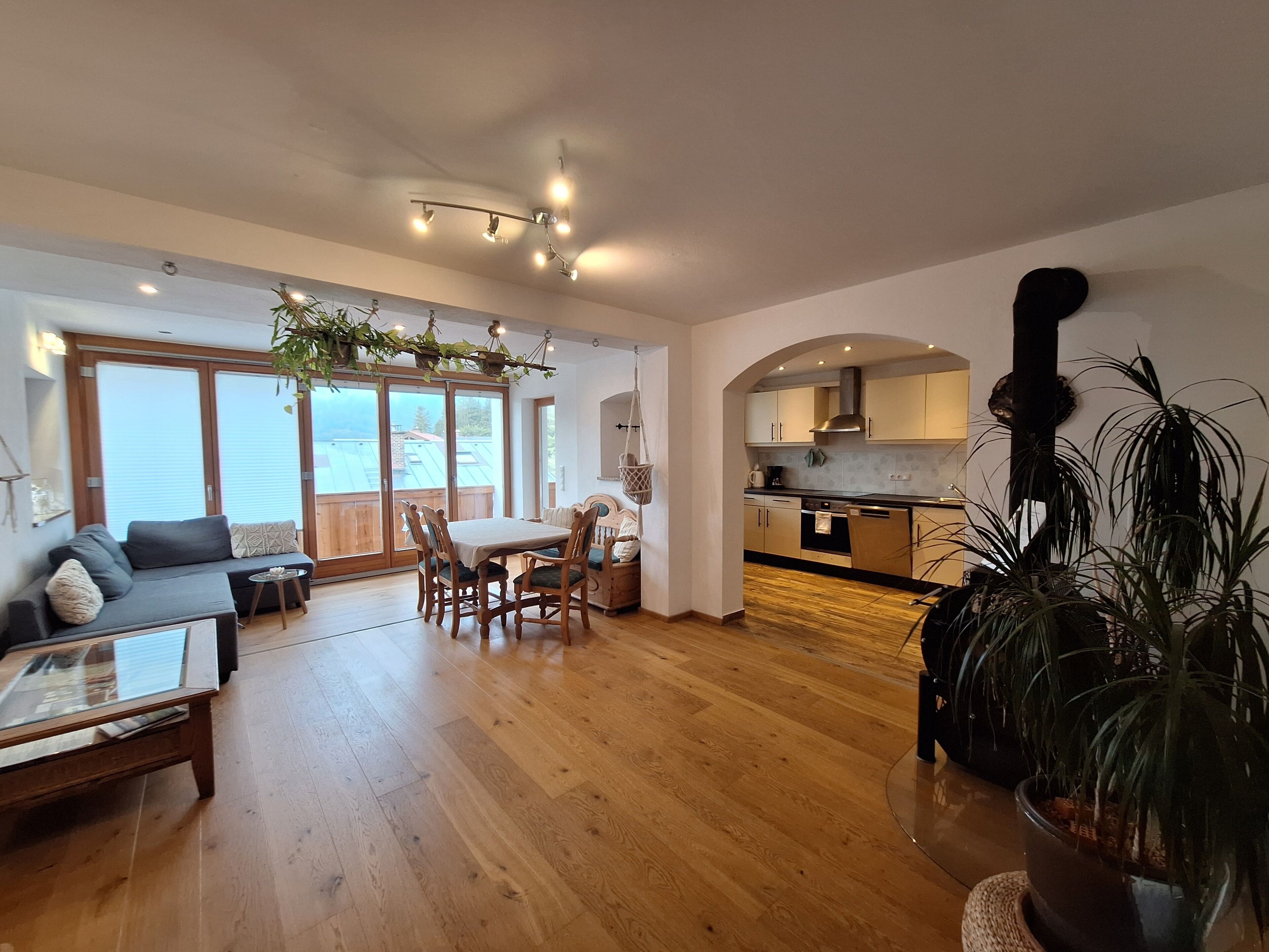 Untersberg 1-5 Personen 75qm, 2 SZ,WZ, WC, Balkon-Wohn-und Essbereich der Ferienwohnung Untersberg