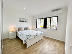 2 Schlafzimmer, Schreibtisch, Bügeleisen/Bügelbrett, kostenloses WLAN