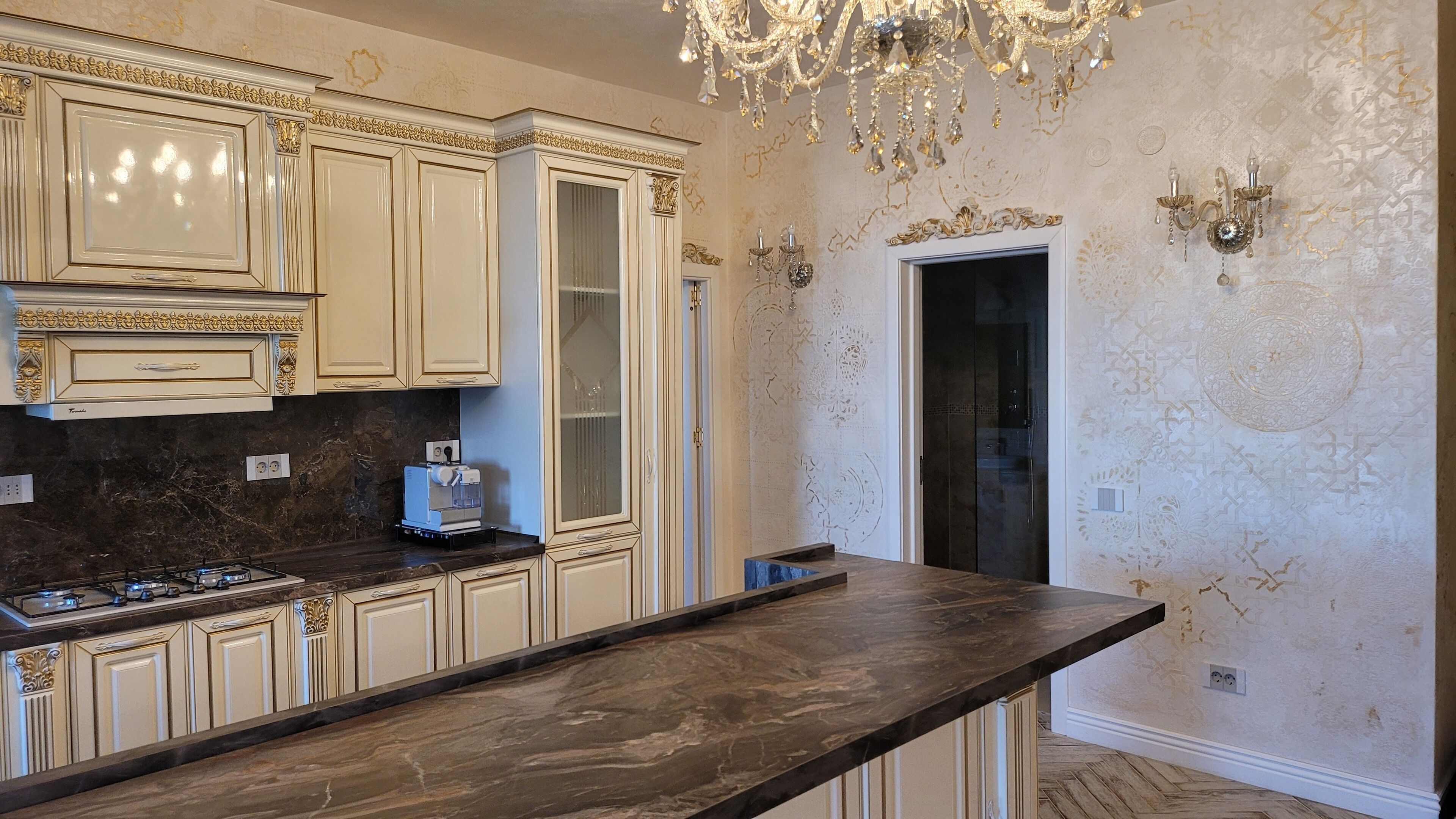 luxury penthouse | living area | 60-inch smart tv with digital channels, tv, netflix