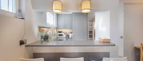 アパートメント (2 Bedrooms) | 専用キッチン | 大型冷蔵庫、電子レンジ、オーブン、コンロ