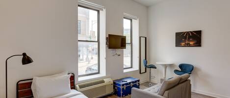 Room | Iron/ironing board, free WiFi