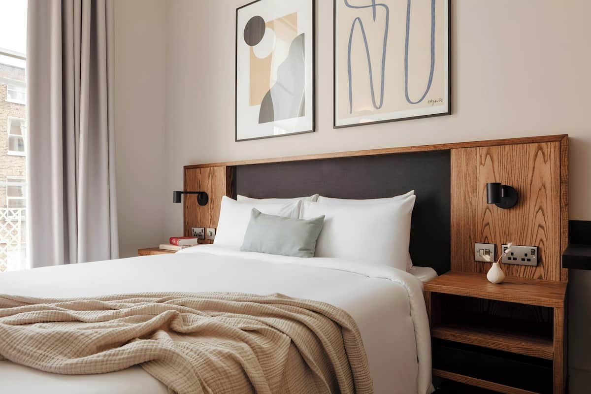 Room, 1 King Bed | 1 bedroom, premium bedding, individually decorated