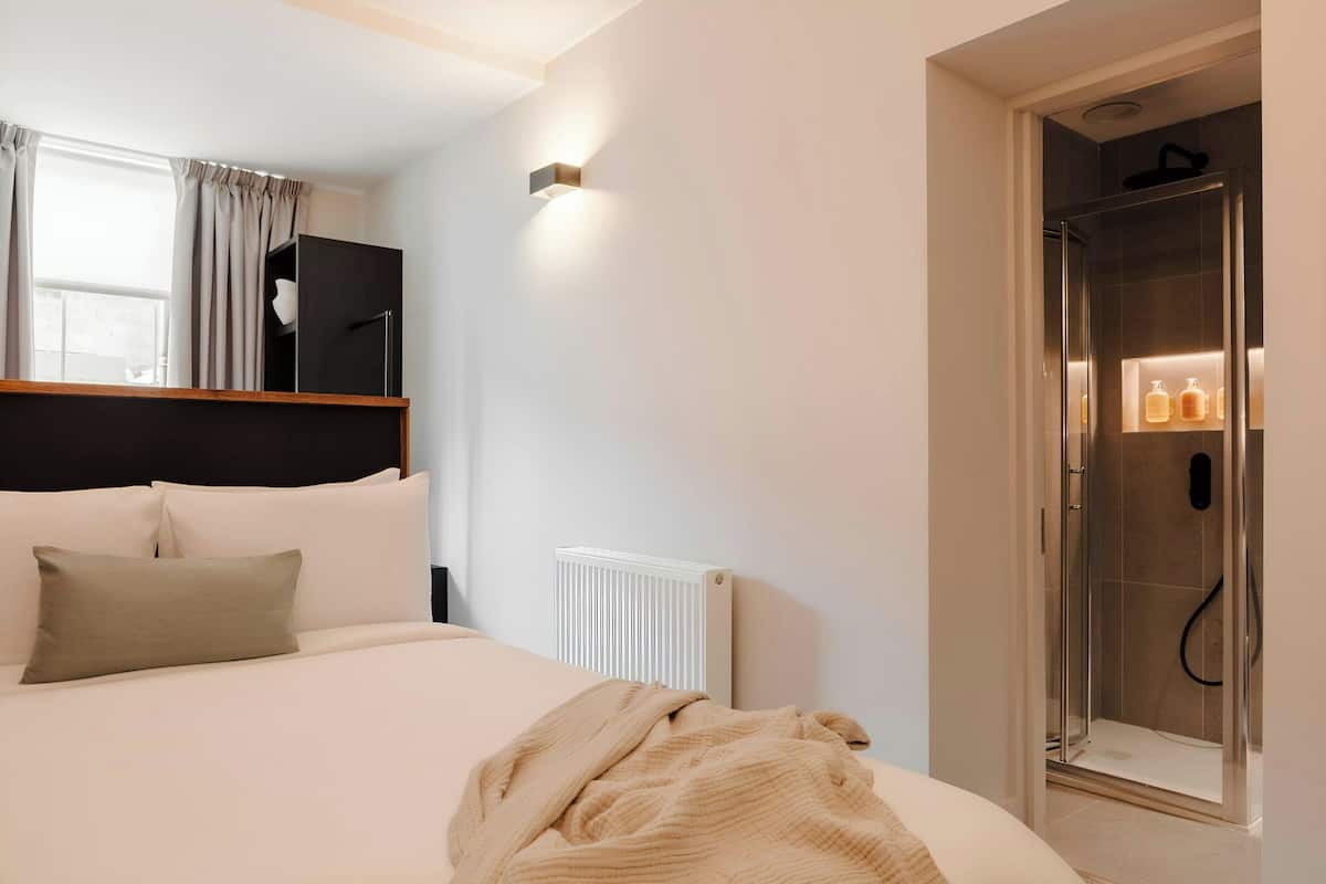 Room, 1 Double Bed | 1 bedroom, premium bedding, individually decorated