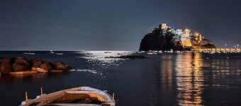 Charming Ischia Beach House-Spectacular panoramic views! Prime central location