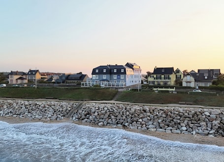 Exterior. Hôtel Des Isles