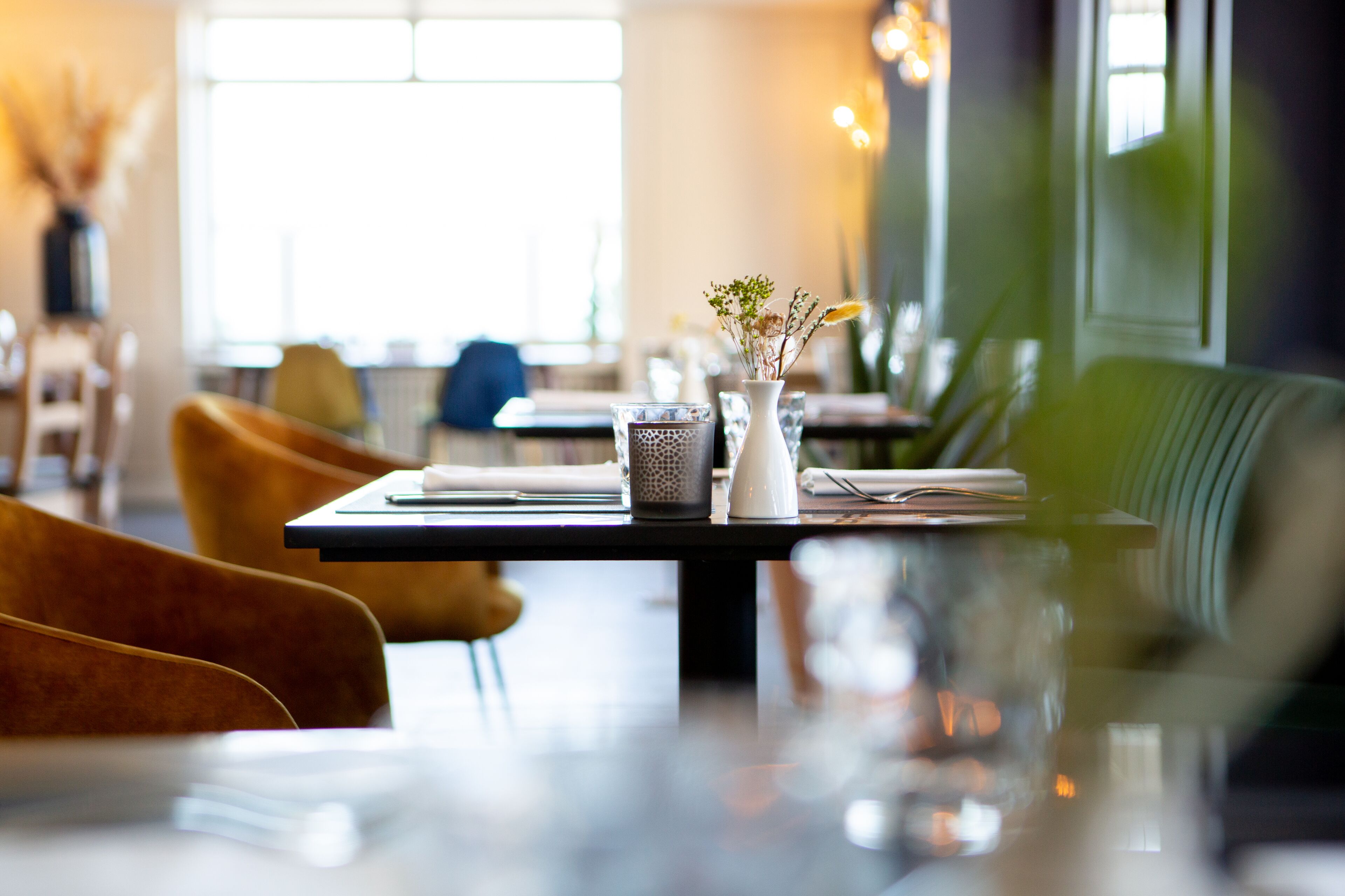 Lunsj og middag serveres, regionale retter, utsikt mot stranden 