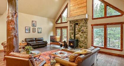 Beautiful 4 Bedroom Cabin. Near Cascade Lake!