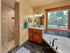 Hair dryer, towels - Beautiful 4 Bedroom Cabin. Near Cascade Lake! (Donnelly)