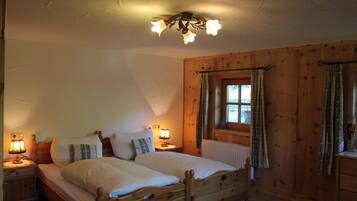 3 Schlafzimmer, Reisekinderbett, kostenloses WLAN, BettwÀsche