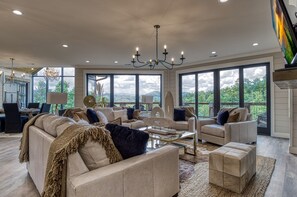 TV, peis, videospill og bordtennis