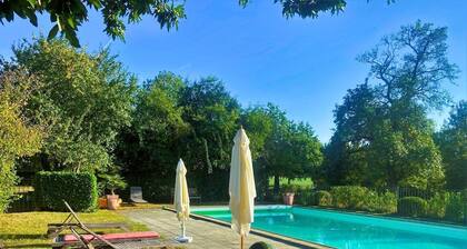 jolie maison de 15 personnes avec piscine calme garantie