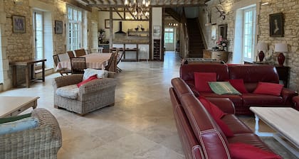 Lovely 15-person house with swimming pool guaranteed peace and quiet