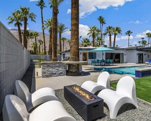 Pool - Modern Posh – Mid-Century Oasis with Pool, Spa, Game Yard & Mountain Views (Palm Springs)