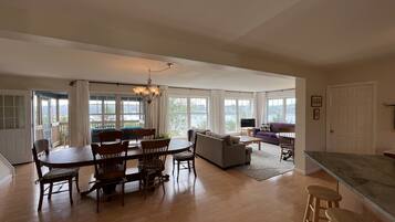 智能電視、足球機、乒乓球設施