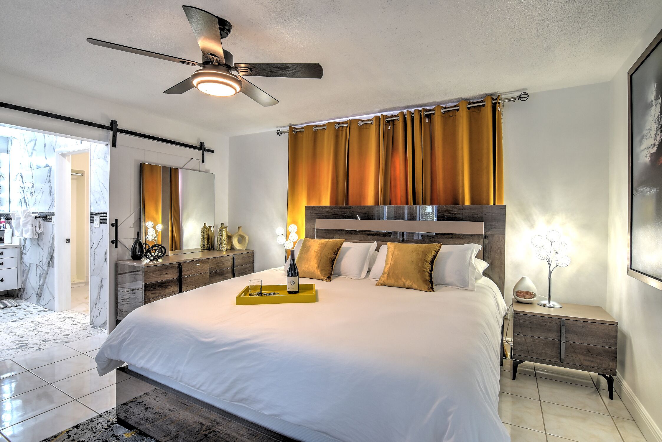 3 chambres, coffres-forts dans les chambres, bureau