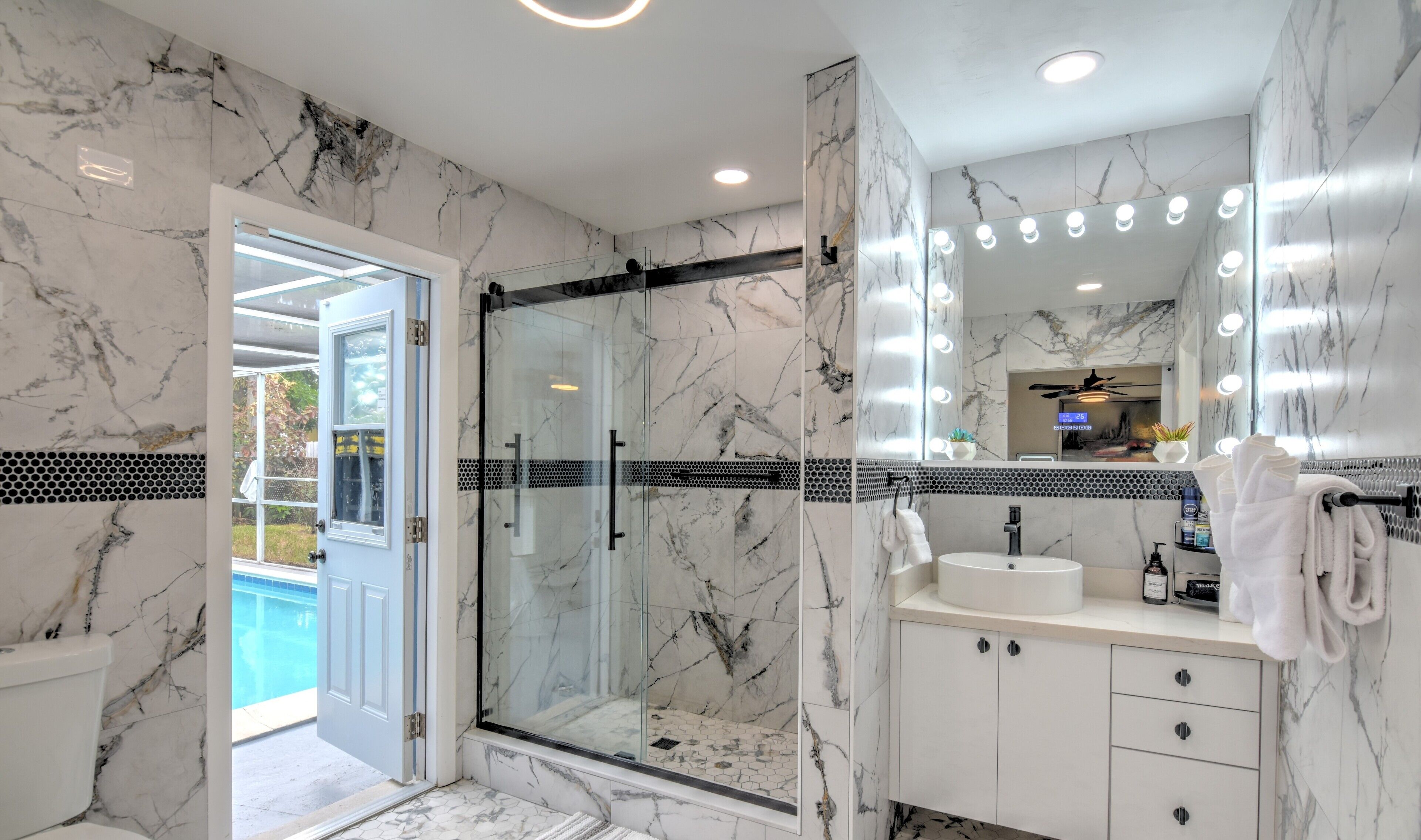 Combined shower/tub, hair dryer, towels, soap