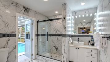 Combined shower/tub, hair dryer, towels, soap