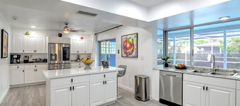 New Modern Retreat with King Bed /Heated Pool/ Grill/ only 8 miles to Beach!!!!