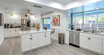 New Modern Retreat with King Bed /Heated Pool/ Grill/ only 8 miles to Beach!!!!