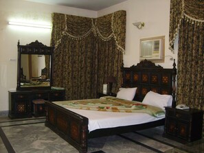Standard Double Room | Free WiFi, bed sheets - Hotel Luxury Palace Naran (Balakot)