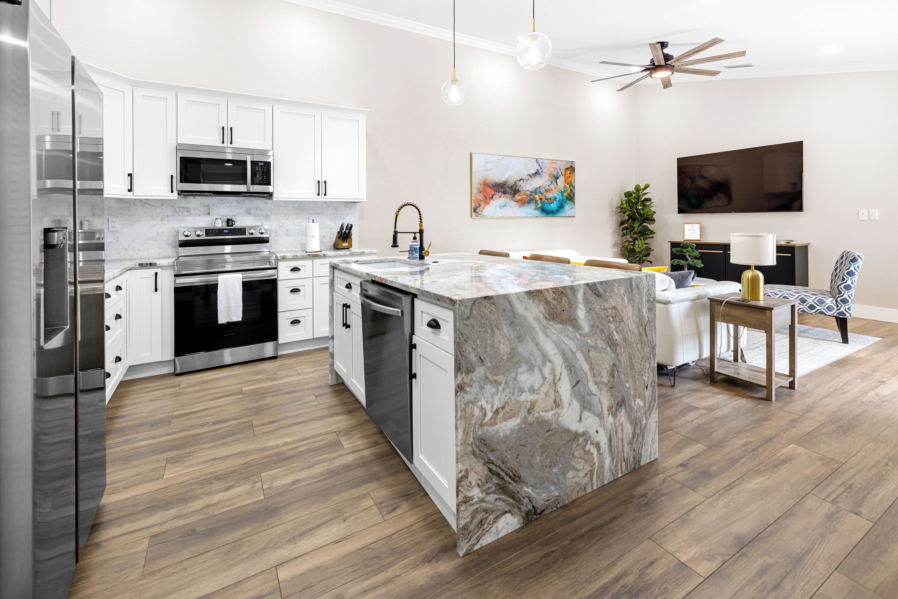 冰箱、微波炉、烤箱、炉灶